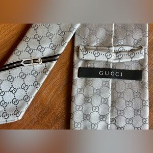 Gucci Silver Monogram Patterned silk Tie “authentic”